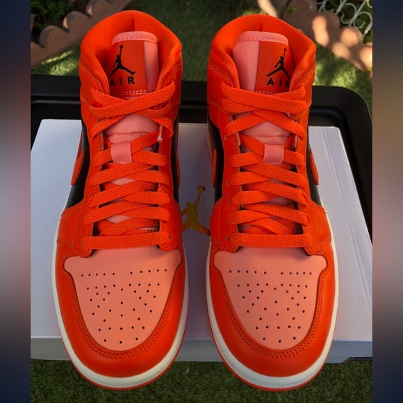 Air Jordan 1 Mid “Orange Black” Size 7 Women’s - Picture 2 of 9